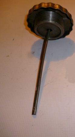 купить Крышка масляного бака со щупом (сапун)