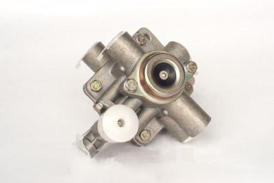 купить Воздухораспределитель прицепа с краном БелОМО